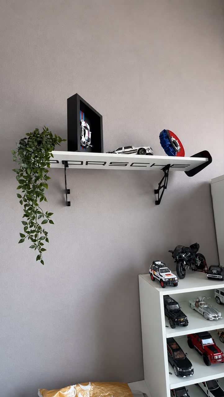 Installation chambre, décor Martini Racing
