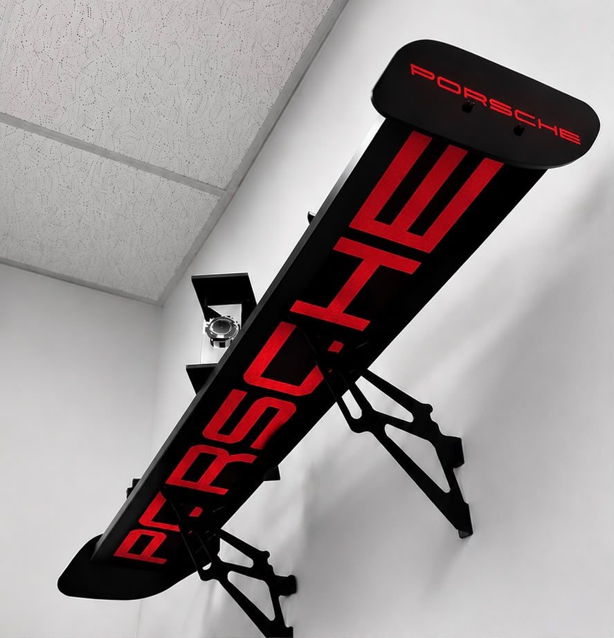 Étagère Yakuza Aero, coloris rouge, installation murale
